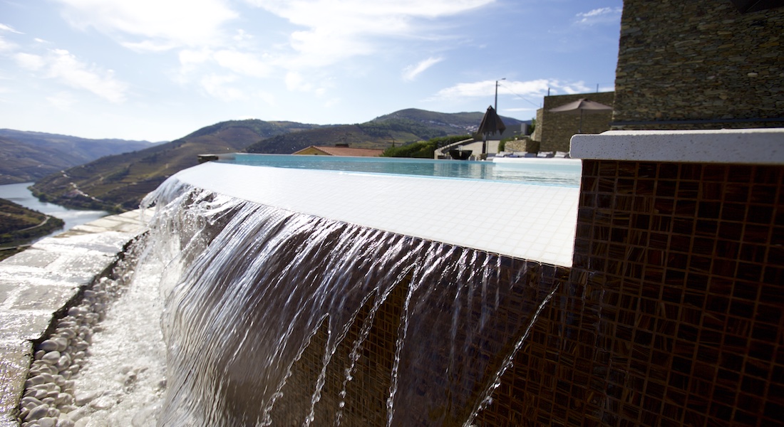 Infinity pool