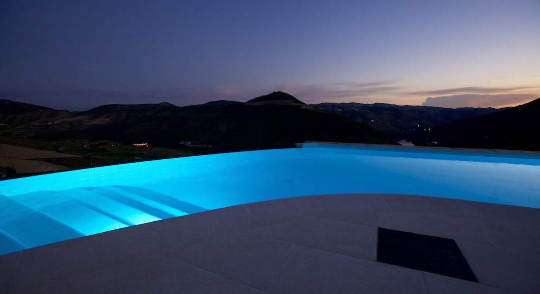 Infinity pool